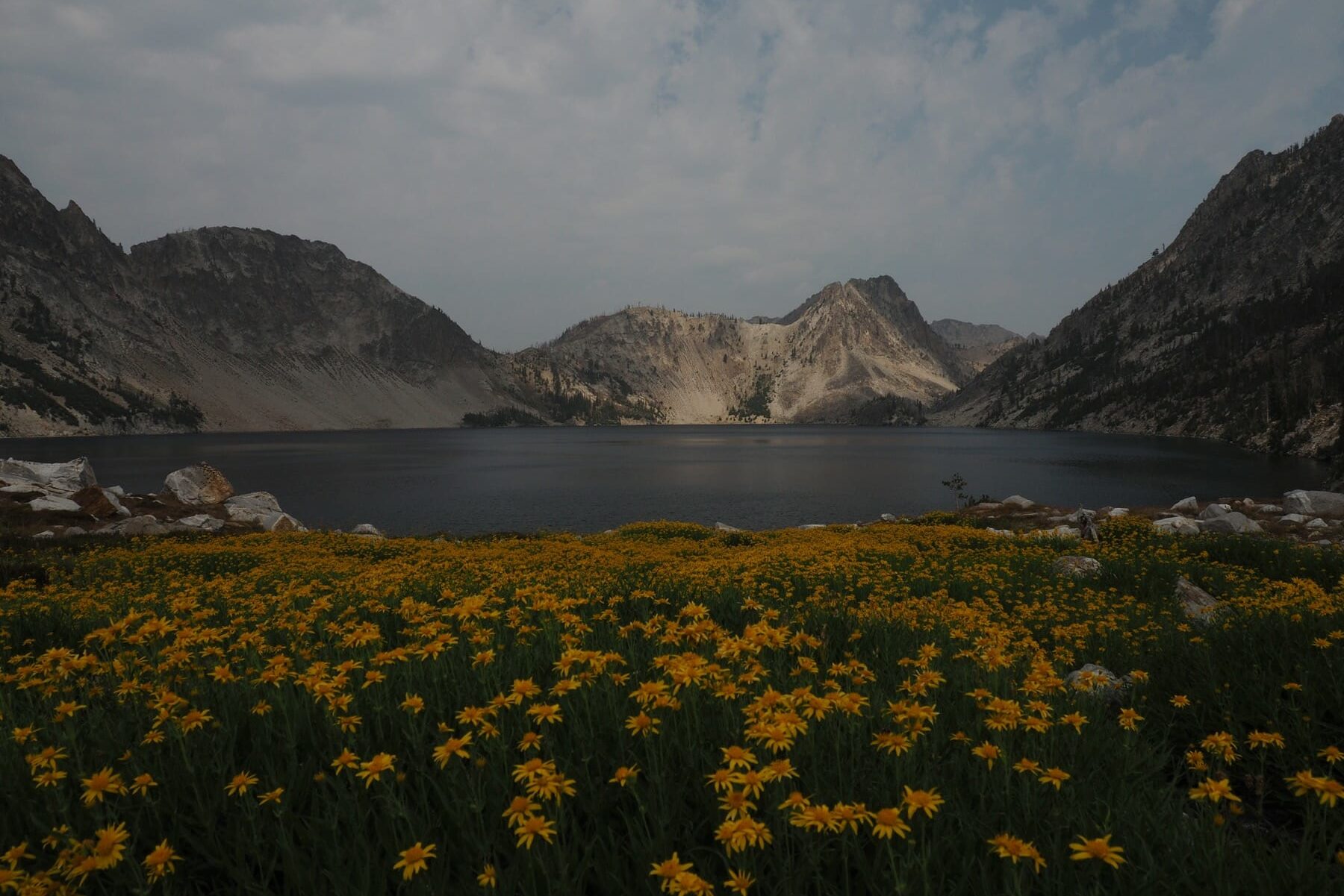 Hiking Idaho's most beautiful alpine lake in Stanley, Idaho